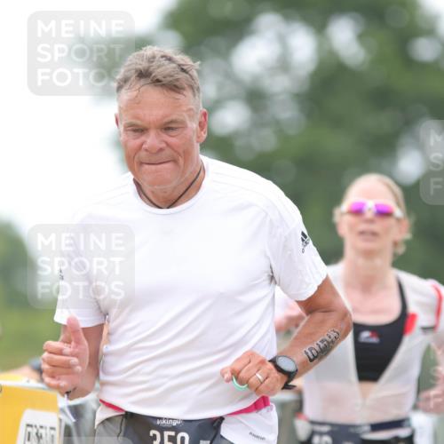 22.06.2025 - Viking Triathlon H.Heesch http://msf.ph/oto/8103621 22.06.2025 15:53:30 Laufen 46, 359, 548 meine-sportfotos.de