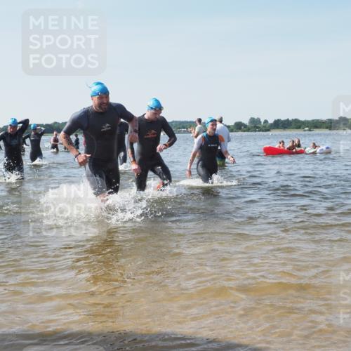 22.06.2025 - Viking Triathlon KatJ http://msf.ph/oto/8103698 22.06.2025 10:34:59 Schwimmen 17, 43, 77, 157, 161, 434, 475, 495, 548, 660 meine-sportfotos.de