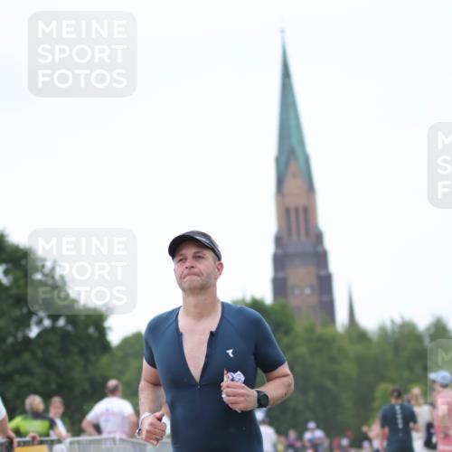 22.06.2025 - Viking Triathlon H.Heesch http://msf.ph/oto/8103714 22.06.2025 15:54:07 Laufen 43, 213 meine-sportfotos.de