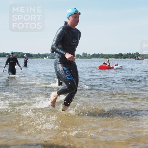 22.06.2025 - Viking Triathlon KatJ http://msf.ph/oto/8103831 22.06.2025 10:35:04 Schwimmen 17, 43, 139, 157, 475, 495, 548, 660 meine-sportfotos.de