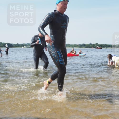 22.06.2025 - Viking Triathlon KatJ http://msf.ph/oto/8103846 22.06.2025 10:35:04 Schwimmen 17, 43, 139, 157, 475, 495, 548, 660 meine-sportfotos.de