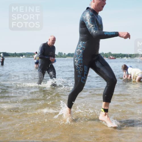22.06.2025 - Viking Triathlon KatJ http://msf.ph/oto/8103864 22.06.2025 10:35:04 Schwimmen 17, 43, 139, 157, 475, 495, 548, 660 meine-sportfotos.de