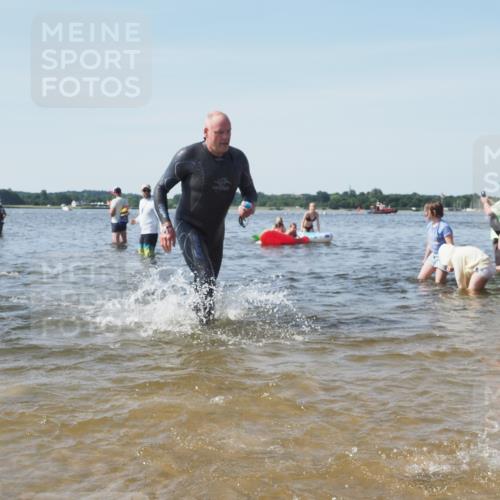 22.06.2025 - Viking Triathlon KatJ http://msf.ph/oto/8103887 22.06.2025 10:35:05 Schwimmen 17, 43, 139, 157, 365, 475, 495, 548, 660 meine-sportfotos.de
