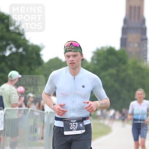 22.06.2025 - Viking Triathlon H.Heesch http://msf.ph/oto/8104259 22.06.2025 15:54:59 Laufen 357, 498 meine-sportfotos.de