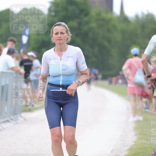 22.06.2025 - Viking Triathlon H.Heesch http://msf.ph/oto/8104289 22.06.2025 15:55:03 Laufen 357, 498 meine-sportfotos.de