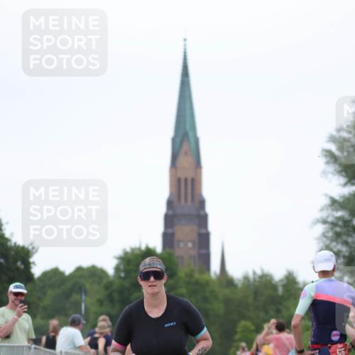 22.06.2025 - Viking Triathlon H.Heesch http://msf.ph/oto/8104403 22.06.2025 15:55:39 Laufen 197, 201 meine-sportfotos.de