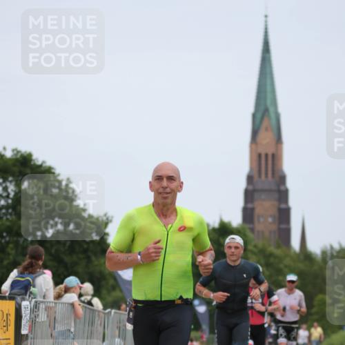22.06.2025 - Viking Triathlon H.Heesch http://msf.ph/oto/8104591 22.06.2025 13:41:29 Laufen 40, 199, 263, 343, 434, 448, 510 meine-sportfotos.de