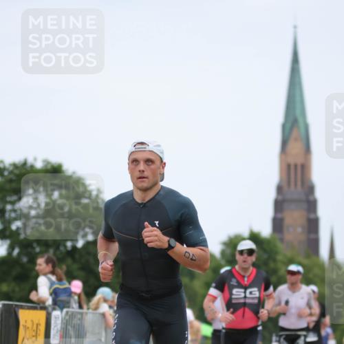 22.06.2025 - Viking Triathlon H.Heesch http://msf.ph/oto/8104640 22.06.2025 13:41:32 Laufen 40, 199, 263, 343, 448, 510, 536 meine-sportfotos.de
