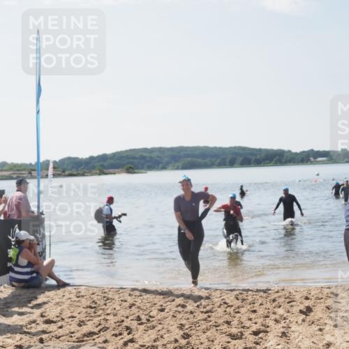 22.06.2025 - Viking Triathlon MichiJ http://msf.ph/oto/8105121 22.06.2025 10:49:23 Schwimmen 64, 155, 256, 317, 321 meine-sportfotos.de
