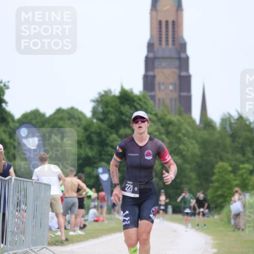 22.06.2025 - Viking Triathlon H.Heesch http://msf.ph/oto/8105246 22.06.2025 13:43:42 Laufen 221 meine-sportfotos.de