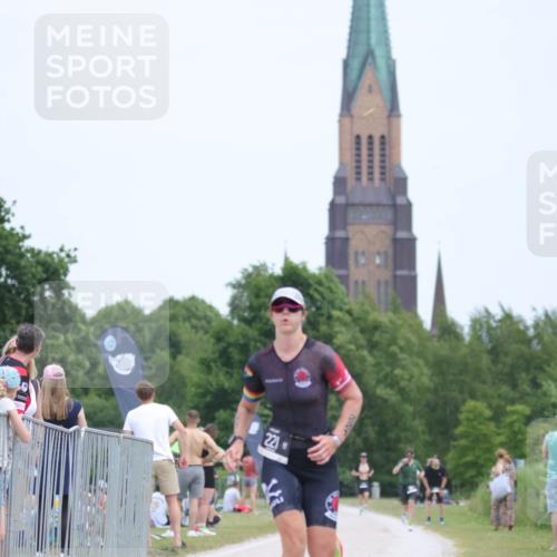 22.06.2025 - Viking Triathlon H.Heesch http://msf.ph/oto/8105251 22.06.2025 13:43:42 Laufen 221 meine-sportfotos.de