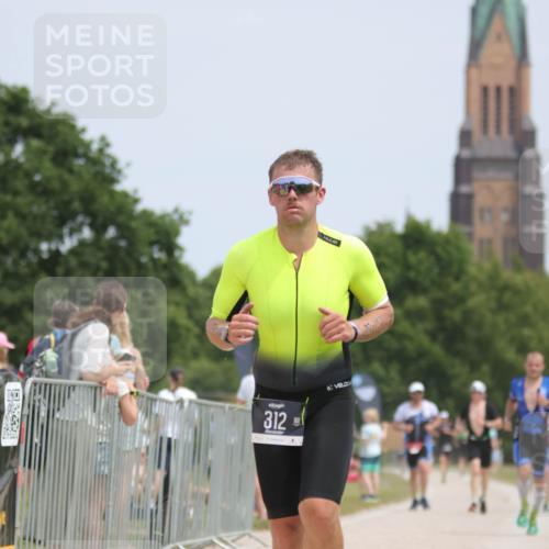 22.06.2025 - Viking Triathlon H.Heesch http://msf.ph/oto/8106069 22.06.2025 13:50:02 Laufen 312, 347, 525 meine-sportfotos.de