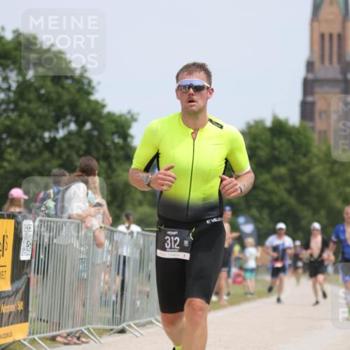 22.06.2025 - Viking Triathlon H.Heesch http://msf.ph/oto/8106074 22.06.2025 13:50:02 Laufen 312, 347, 525 meine-sportfotos.de