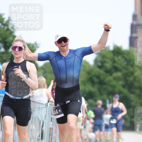 22.06.2025 - Viking Triathlon H.Heesch http://msf.ph/oto/8106135 22.06.2025 14:11:08 Laufen 294, 344 meine-sportfotos.de