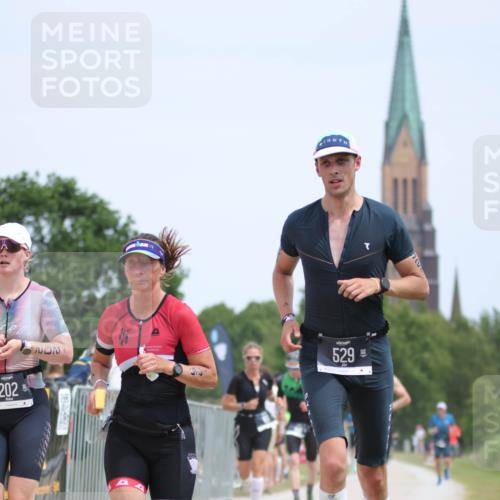 22.06.2025 - Viking Triathlon H.Heesch http://msf.ph/oto/8106190 22.06.2025 13:50:28 Laufen 60, 80, 155, 198, 202, 529, 534 meine-sportfotos.de