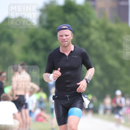 22.06.2025 - Viking Triathlon H.Heesch http://msf.ph/oto/8106280 22.06.2025 13:50:53 Laufen 195, 333, 460 meine-sportfotos.de