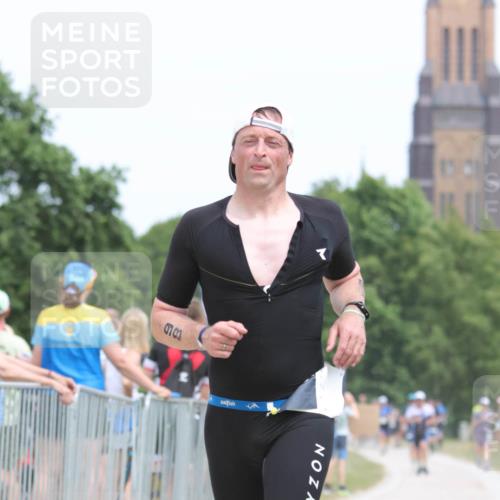 22.06.2025 - Viking Triathlon H.Heesch http://msf.ph/oto/8106409 22.06.2025 14:28:36 Laufen 98, 377, 550 meine-sportfotos.de