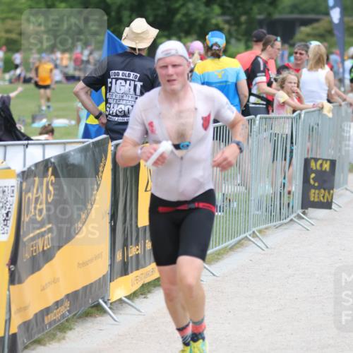 22.06.2025 - Viking Triathlon H.Heesch http://msf.ph/oto/8106612 22.06.2025 14:15:20 Laufen 28, 556 meine-sportfotos.de