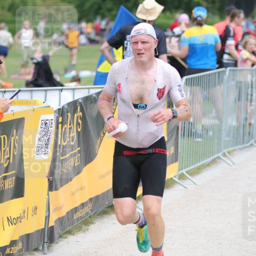 22.06.2025 - Viking Triathlon H.Heesch http://msf.ph/oto/8106616 22.06.2025 14:15:20 Laufen 28, 556 meine-sportfotos.de