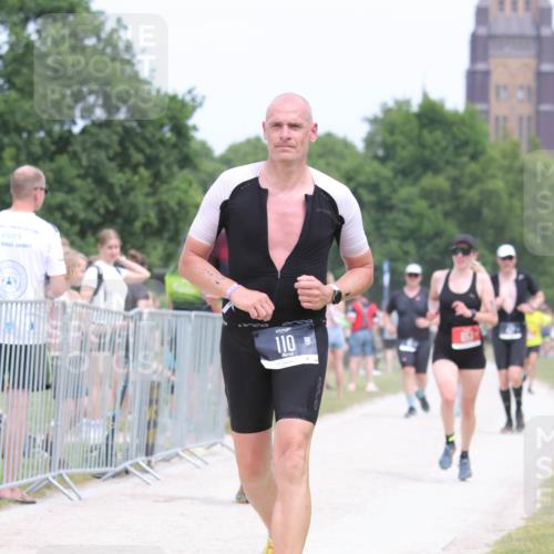 22.06.2025 - Viking Triathlon H.Heesch http://msf.ph/oto/8106729 22.06.2025 14:41:41 Laufen 110, 527, 653 meine-sportfotos.de