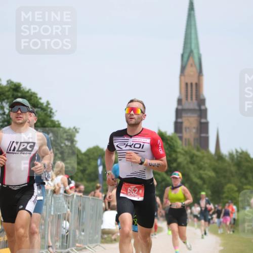 22.06.2025 - Viking Triathlon H.Heesch http://msf.ph/oto/8106755 22.06.2025 13:53:02 Laufen 161, 197, 213, 285, 481, 489, 612, 652 meine-sportfotos.de