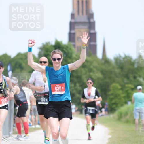 22.06.2025 - Viking Triathlon H.Heesch http://msf.ph/oto/8106995 22.06.2025 13:54:08 Laufen 11, 205, 608, 630 meine-sportfotos.de