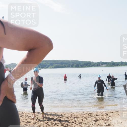 22.06.2025 - Viking Triathlon MichiJ http://msf.ph/oto/8107300 22.06.2025 10:53:21 Schwimmen 165, 201, 241, 319 meine-sportfotos.de