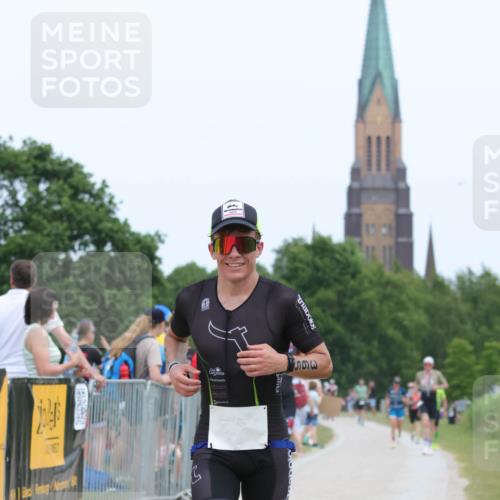 22.06.2025 - Viking Triathlon H.Heesch http://msf.ph/oto/8107391 22.06.2025 14:31:35 Laufen 365, 395 meine-sportfotos.de