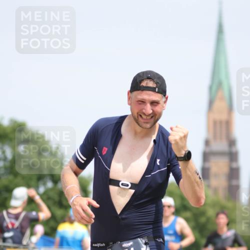 22.06.2025 - Viking Triathlon H.Heesch http://msf.ph/oto/8107485 22.06.2025 14:20:53 Laufen 54, 408, 465, 611 meine-sportfotos.de