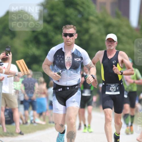 22.06.2025 - Viking Triathlon H.Heesch http://msf.ph/oto/8107579 22.06.2025 13:58:19 Laufen 26, 76, 281, 304, 423 meine-sportfotos.de