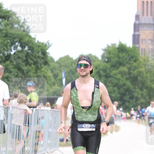 22.06.2025 - Viking Triathlon H.Heesch http://msf.ph/oto/8107707 22.06.2025 14:42:17 Laufen 296 meine-sportfotos.de