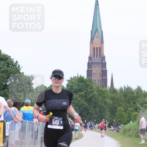 22.06.2025 - Viking Triathlon H.Heesch http://msf.ph/oto/8107907 22.06.2025 14:32:26 Laufen 390, 549 meine-sportfotos.de