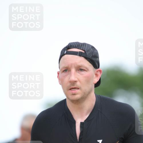 22.06.2025 - Viking Triathlon H.Heesch http://msf.ph/oto/8108107 22.06.2025 14:24:46 Laufen 38, 84, 261, 393 meine-sportfotos.de