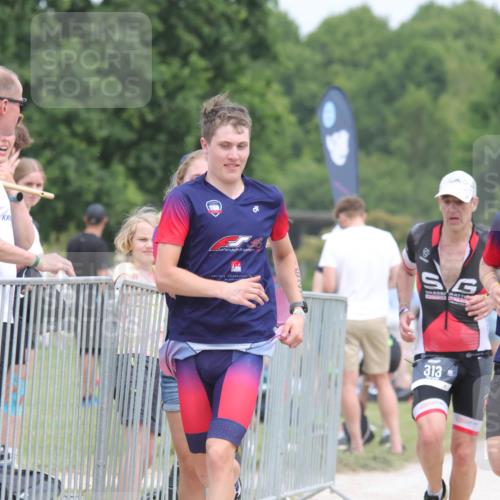 22.06.2025 - Viking Triathlon H.Heesch http://msf.ph/oto/8108209 22.06.2025 14:42:47 Laufen 313, 351, 603, 631 meine-sportfotos.de