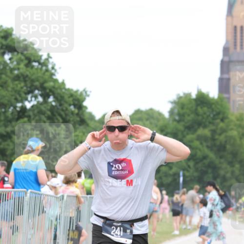 22.06.2025 - Viking Triathlon H.Heesch http://msf.ph/oto/8108643 22.06.2025 14:35:25 Laufen 241 meine-sportfotos.de