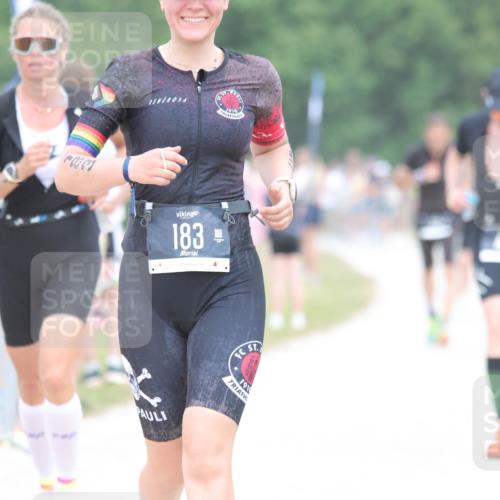 22.06.2025 - Viking Triathlon H.Heesch http://msf.ph/oto/8108693 22.06.2025 14:35:55 Laufen 60, 121, 183, 403 meine-sportfotos.de