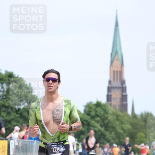22.06.2025 - Viking Triathlon H.Heesch http://msf.ph/oto/8109031 22.06.2025 14:07:40 Laufen 93, 180, 220 meine-sportfotos.de