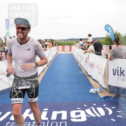22.06.2025 - Viking Triathlon MichiJ http://msf.ph/oto/8109562 22.06.2025 15:01:01 Ziel 510 meine-sportfotos.de