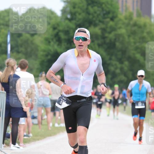 22.06.2025 - Viking Triathlon H.Heesch http://msf.ph/oto/8109622 22.06.2025 14:39:41 Laufen 381 meine-sportfotos.de