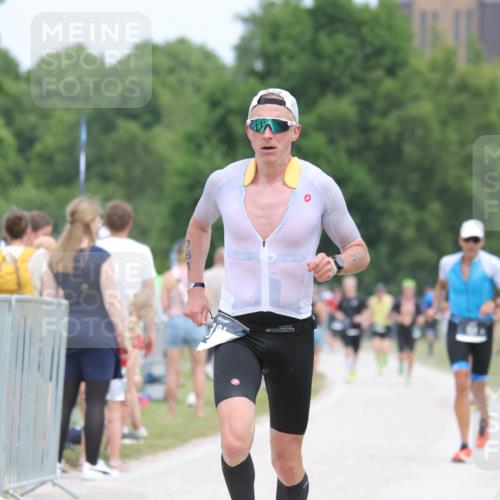22.06.2025 - Viking Triathlon H.Heesch http://msf.ph/oto/8109634 22.06.2025 14:39:41 Laufen 381 meine-sportfotos.de