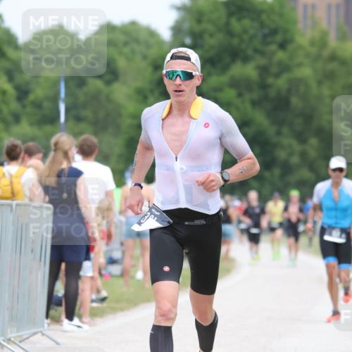 22.06.2025 - Viking Triathlon H.Heesch http://msf.ph/oto/8109641 22.06.2025 14:39:42 Laufen 381 meine-sportfotos.de
