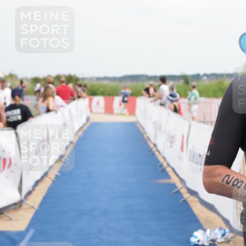 22.06.2025 - Viking Triathlon MichiJ http://msf.ph/oto/8109681 22.06.2025 14:52:24 Ziel 288 meine-sportfotos.de