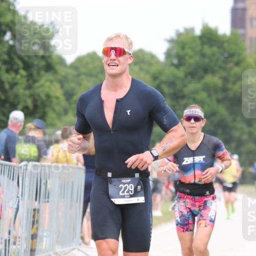22.06.2025 - Viking Triathlon H.Heesch http://msf.ph/oto/8109698 22.06.2025 14:39:54 Laufen 72, 158, 229 meine-sportfotos.de