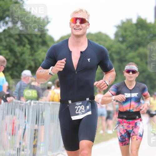 22.06.2025 - Viking Triathlon H.Heesch http://msf.ph/oto/8109715 22.06.2025 14:39:54 Laufen 72, 158, 229 meine-sportfotos.de