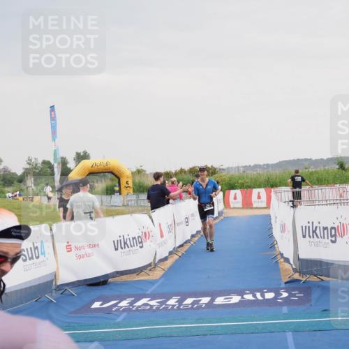 22.06.2025 - Viking Triathlon MichiJ http://msf.ph/oto/8109846 22.06.2025 16:38:55 Ziel 422 meine-sportfotos.de