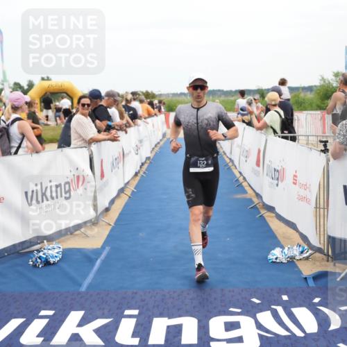 22.06.2025 - Viking Triathlon MichiJ http://msf.ph/oto/8109939 22.06.2025 15:01:19 Ziel 132 meine-sportfotos.de