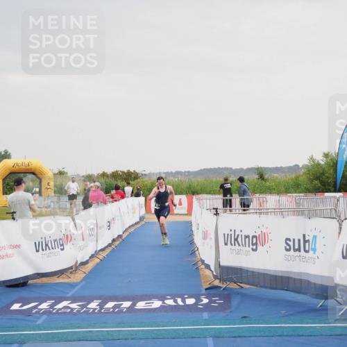 22.06.2025 - Viking Triathlon MichiJ http://msf.ph/oto/8110117 22.06.2025 16:39:17 Ziel 140 meine-sportfotos.de