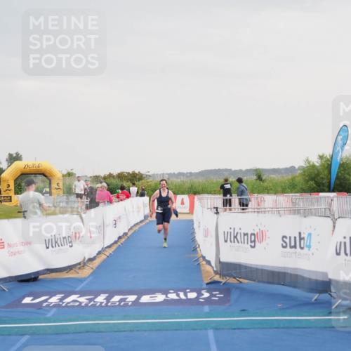 22.06.2025 - Viking Triathlon MichiJ http://msf.ph/oto/8110141 22.06.2025 16:39:17 Ziel 140 meine-sportfotos.de