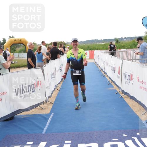 22.06.2025 - Viking Triathlon MichiJ http://msf.ph/oto/8110153 22.06.2025 16:22:06 Ziel 418 meine-sportfotos.de