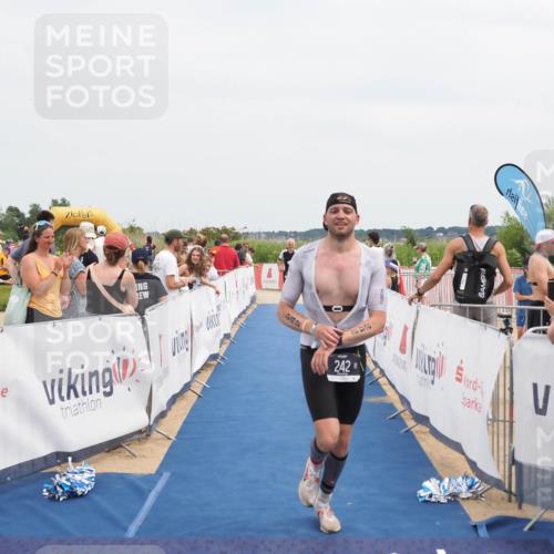22.06.2025 - Viking Triathlon MichiJ http://msf.ph/oto/8110165 22.06.2025 14:52:33 Ziel 101, 242 meine-sportfotos.de